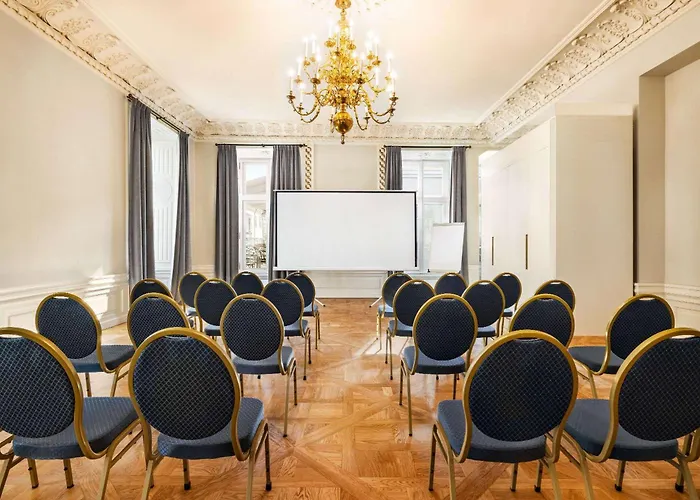 Wyndham Grand Old Town מלון