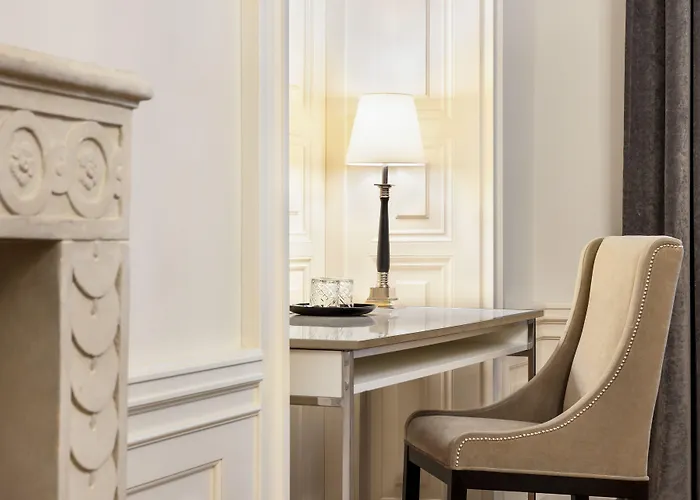 מלון Wyndham Grand Old Town 5*