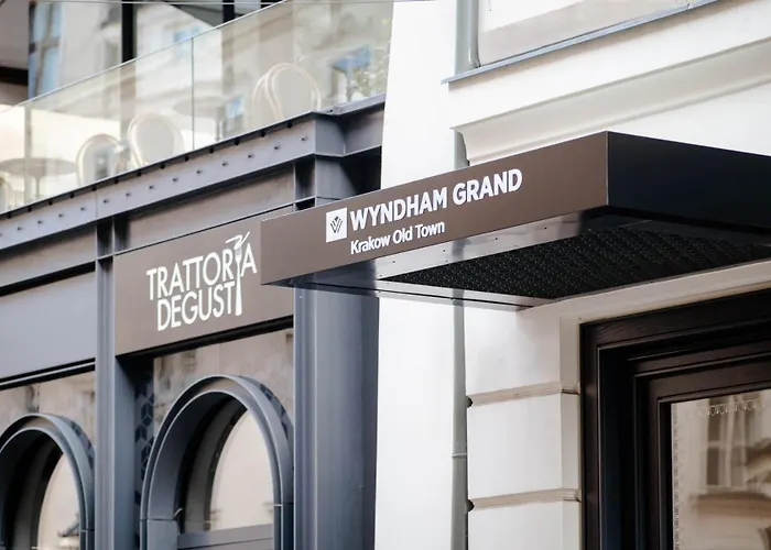 Wyndham Grand Old Town מלון