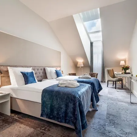 Wyndham Grand Old Town Hotel 5*