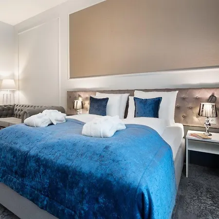 Wyndham Grand Old Town Hotel