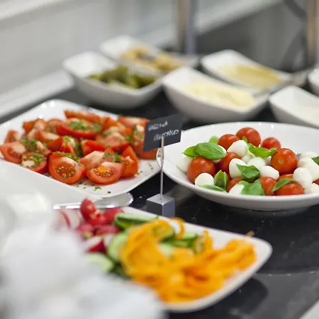 Wyndham Grand Old Town Hotel 5*