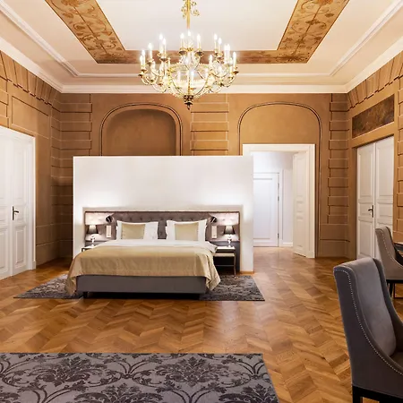 Wyndham Grand Old Town Hotel