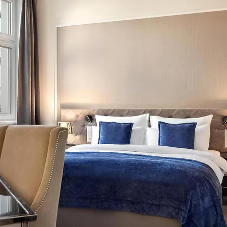 Wyndham Grand Old Town Hotel 5*