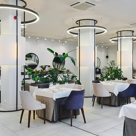 Wyndham Grand Old Town Hotel 5*