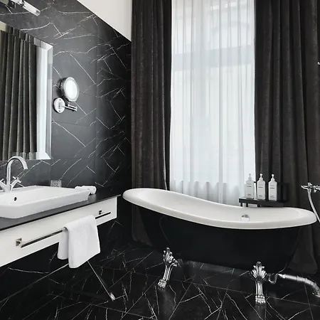 Wyndham Grand Old Town Hotel