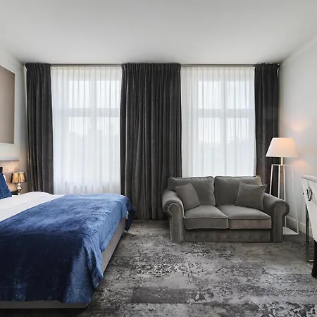 Wyndham Grand Old Town Hotel