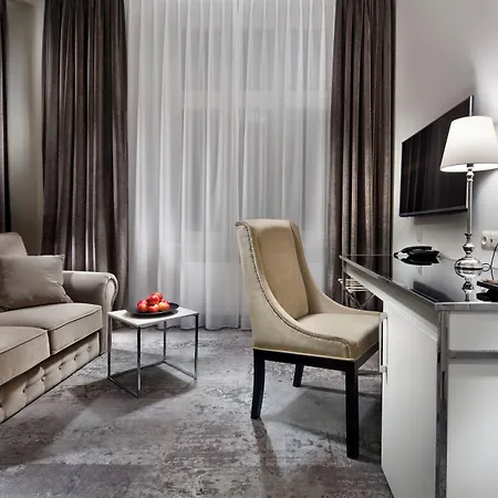 Wyndham Grand Old Town 5*
