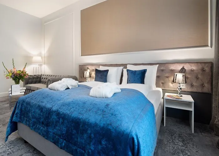 Wyndham Grand Old Town فندق