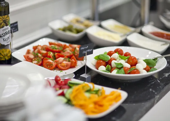 Wyndham Grand Old Town Hotel 5*