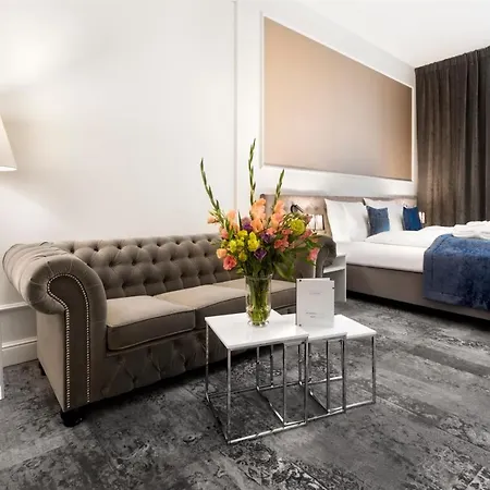 Wyndham Grand Old Town Hotel