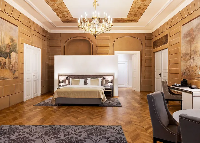 Wyndham Grand Old Town Hotel